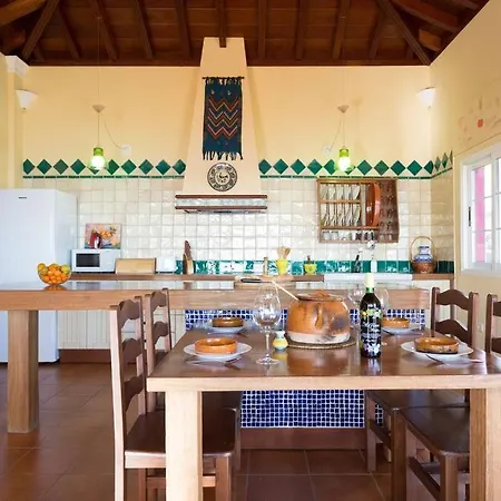 Casa Canaria Con Piscina Y Bonitas Vistas Hébergement de vacances Candelaria