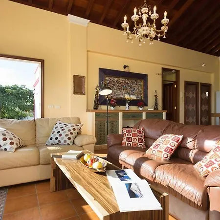 Casa Canaria Con Piscina Y Bonitas Vistas Hébergement de vacances
